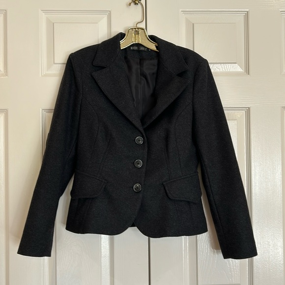 Italian designer  Grey Jacket with Attachable b&w shirt trim faux fur collar - Picture 2 of 13